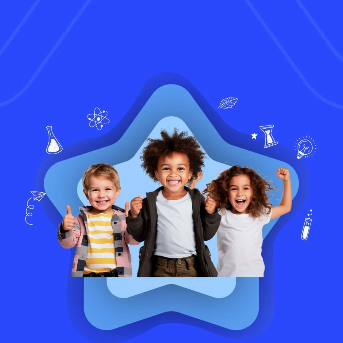 Tres niños posan frente a un fondo azul con ilustraciones de ciencia, levantando los brazos y mostrando gestos de entusiasmo.