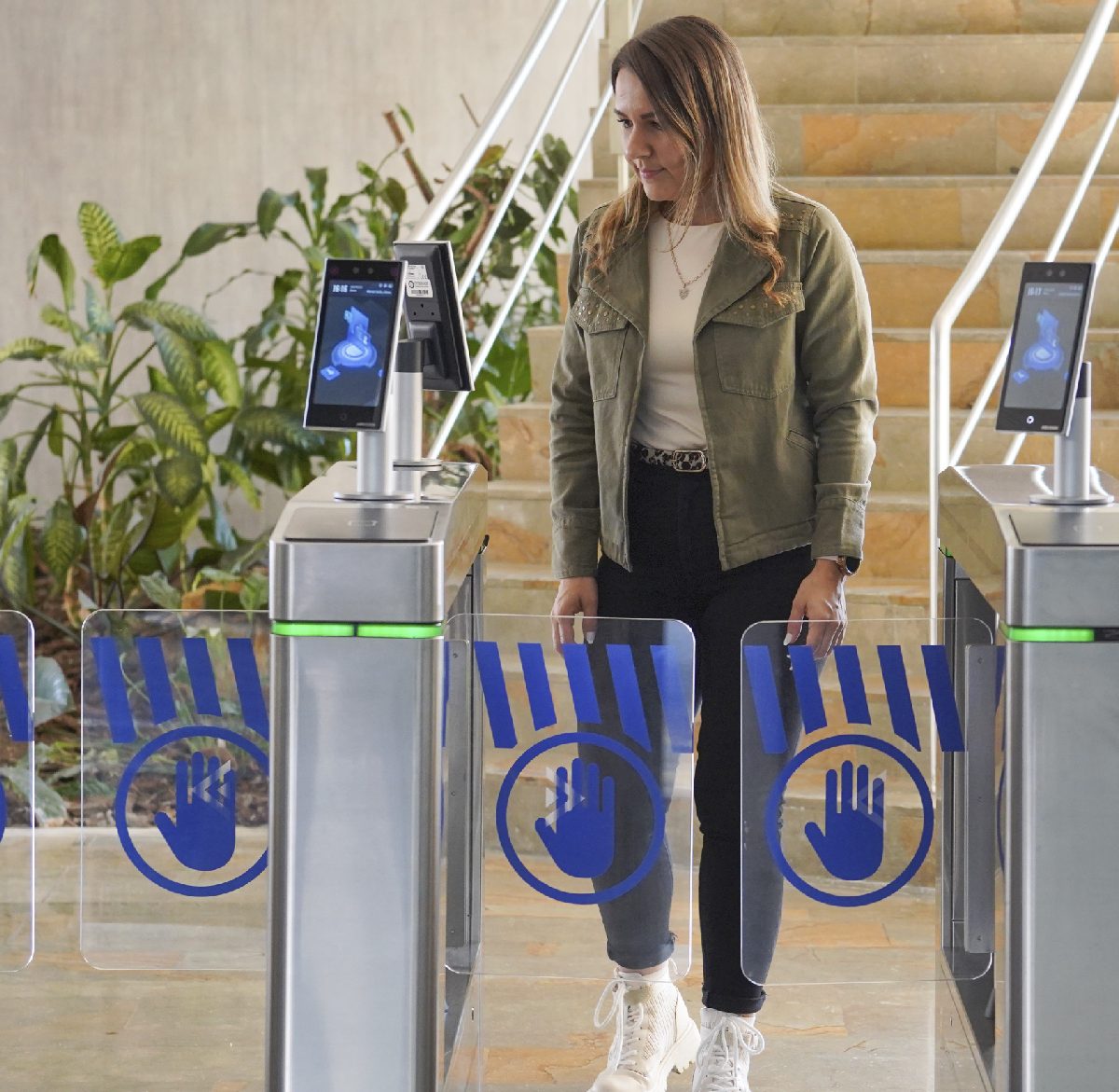 Universidad CES adopta reconocimiento biométrico para mejorar la seguridad y la eficiencia