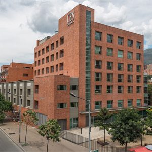 Clínica CES celebra 40 años al servicio de la salud en Colombia