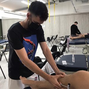 Con bioseguridad, volvieron las prácticas a los laboratorios de la U