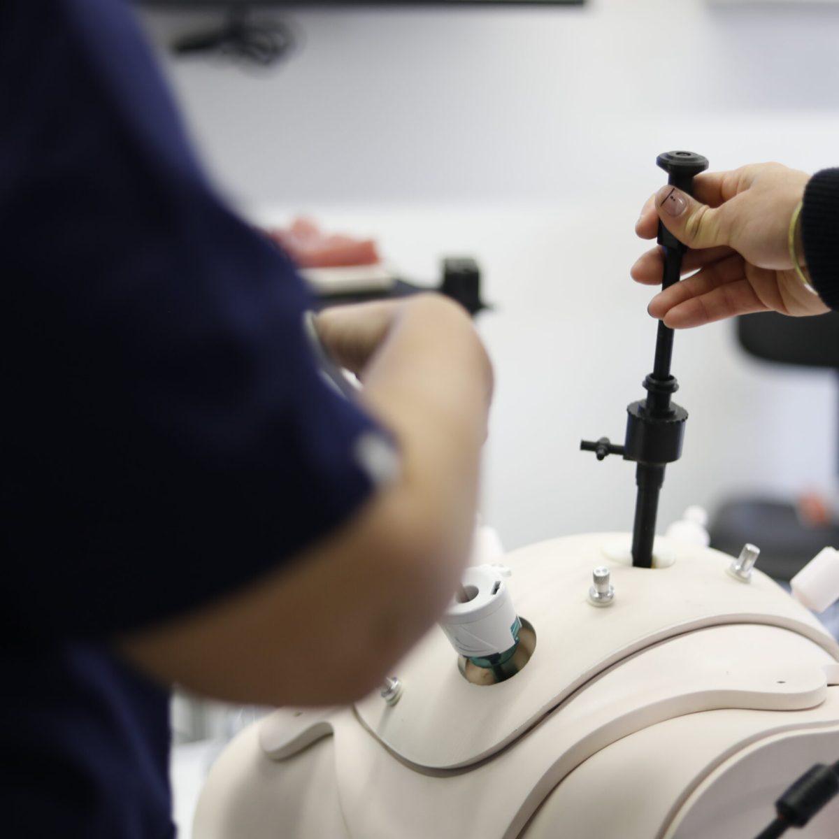 Innovación médica con el desarrollo de un simulador de cirugía laparoscópica