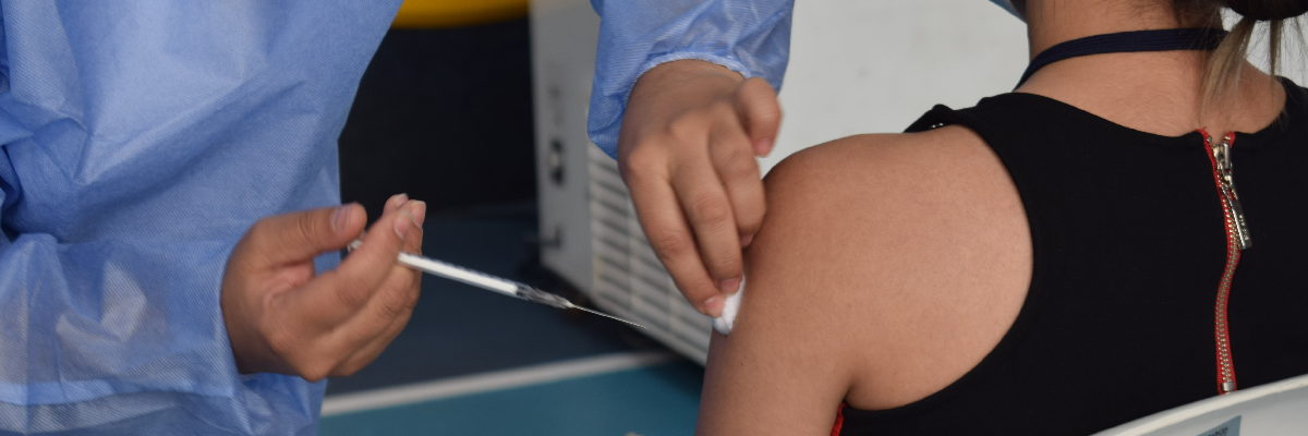 Universidad CES inició vacunación de estudiantes