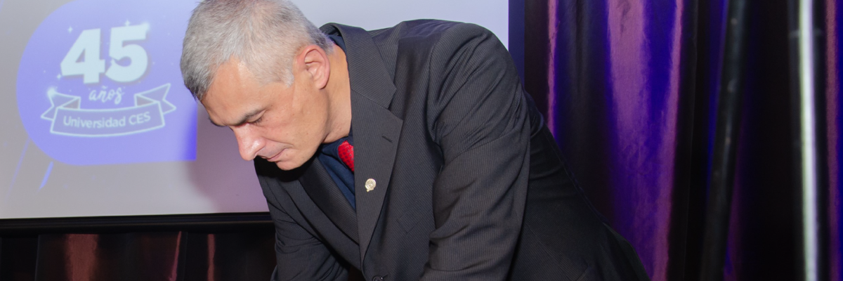 Dr. Luis Fernando Vélez es el nuevo decano de la Facultad de Odontología