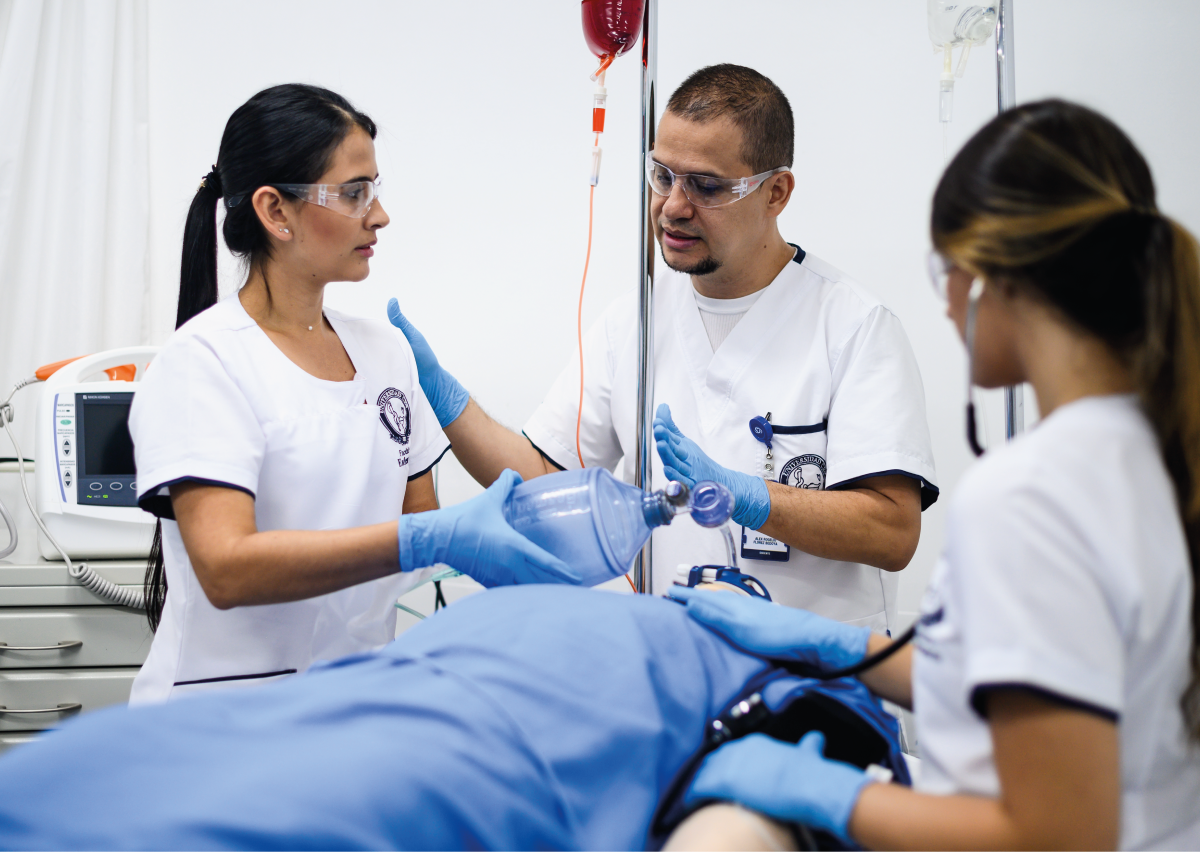 Enfermería CES aprobó doble titulación con Universidad Católica de Valencia en España