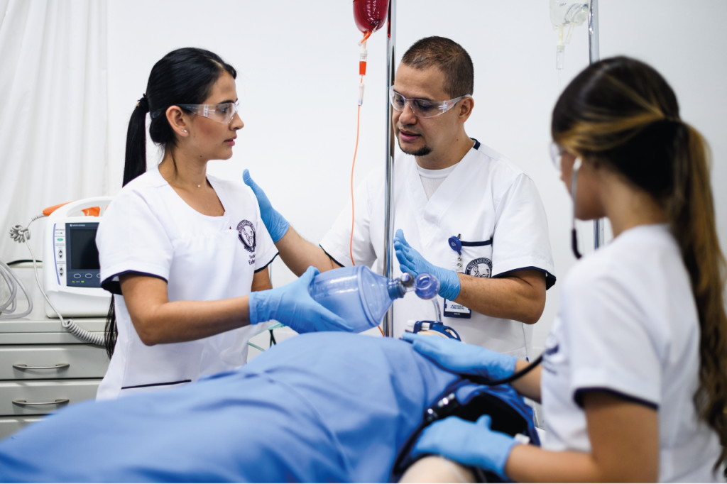 Universidad CES facilitará migración de enfermeros colombianos a Europa