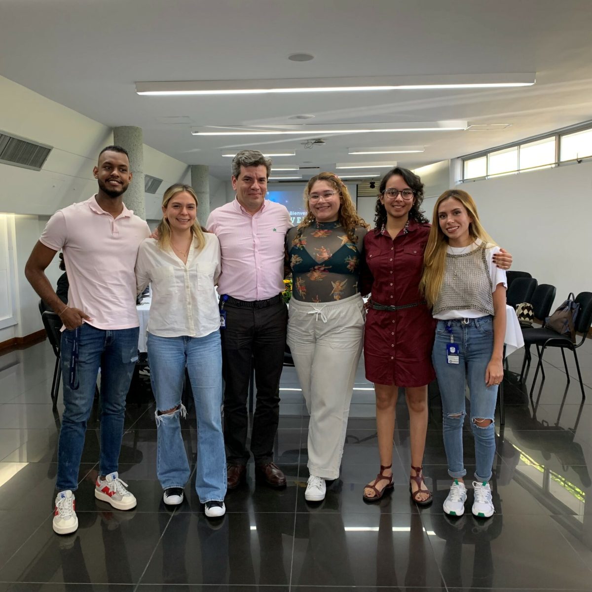 Cinco estudiantes CES, los primeros que se le midieron al Semestre Especial Internacional