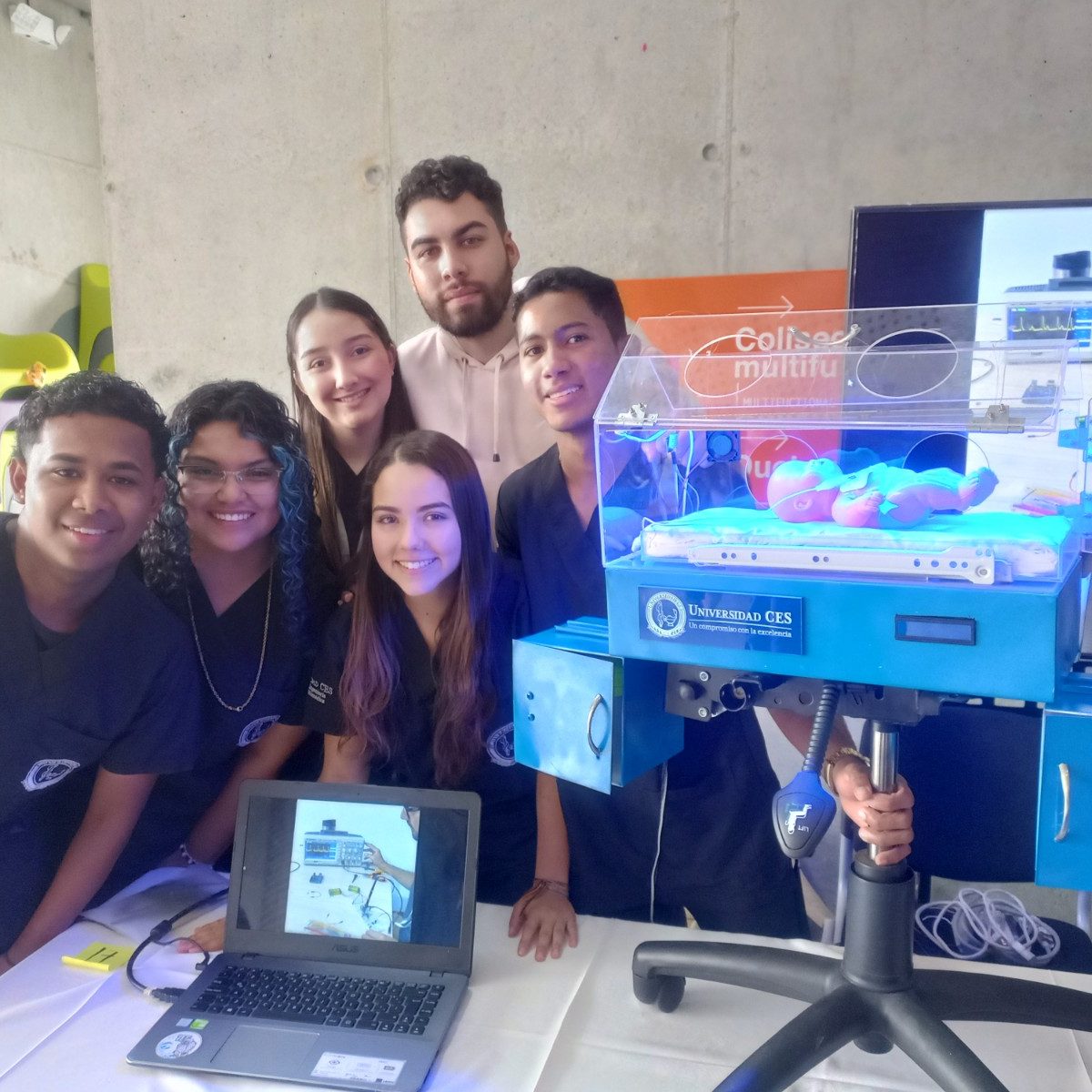 ¡Qué genios! Estudiantes de Ingeniería Biomédica, Medicina y Odontología deslumbran en la Feria de proyectos