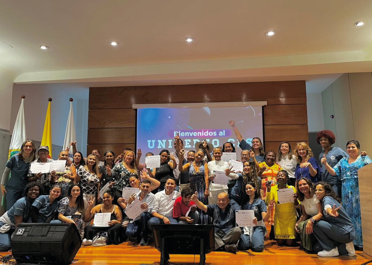 Por primera vez 26 recicladores de Medellín fueron a la universidad y se graduaron del programa Alimentos que recuperan