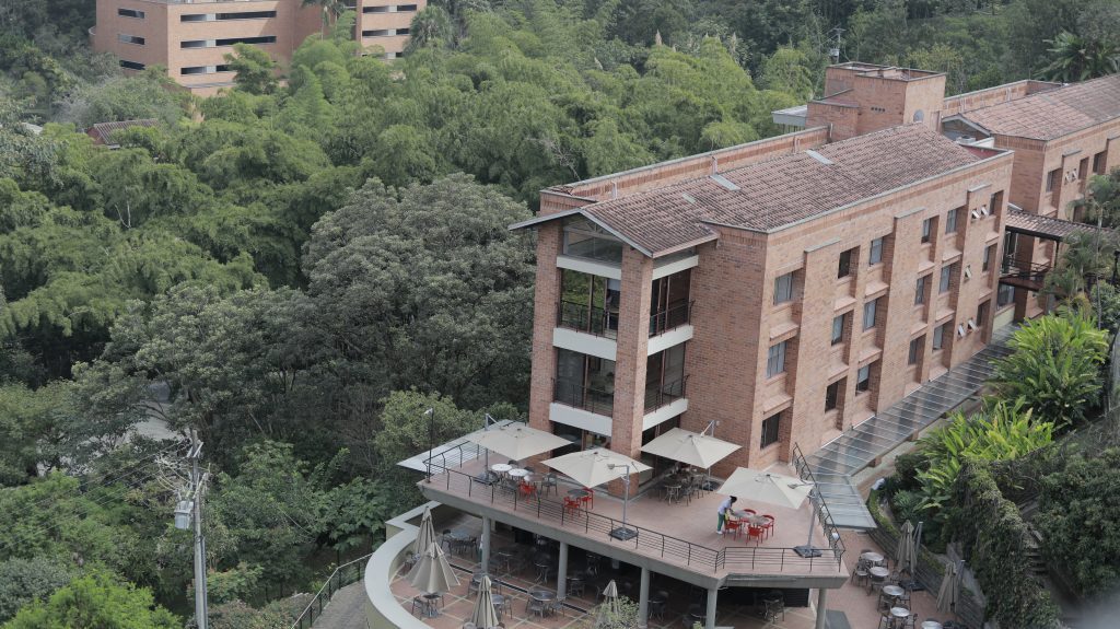 ¡Cero y van tres! Universidad CES recibió por tercera vez el sello de sostenibilidad por gestión ambiental