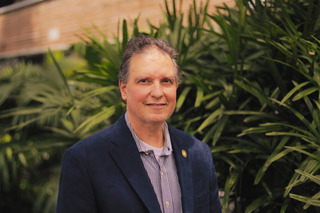 Aguas Profundas: crónica de un trasplante hepático, el primer libro del Dr. Christian Cock