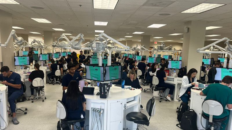 Estudiantes de la U. Nova, de EE.UU. se forman en odontología con dientes 4.0 diseñados y creados por MESH