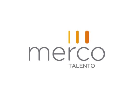 Logotipo de Merco Talento sobre fondo blanco, con texto gris y tres barras verticales en tonos naranja ubicadas encima de la palabra “merco”.